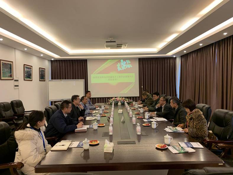 组织专家到青岛海德马克智能装备有限公司调研